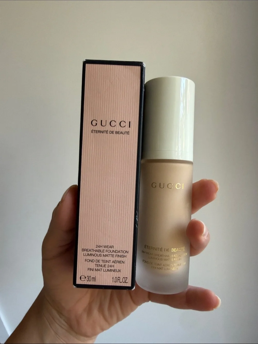GUCCI BREATHABLE FOUNDATION LUMNOUS MATTE FINISH Medium Fair 230W